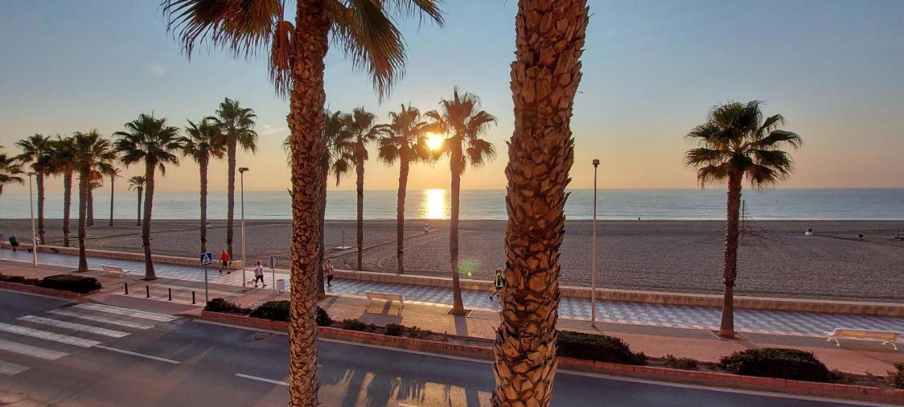 Premiere Ligne De Mer Roquetas de Mar Bagian luar foto