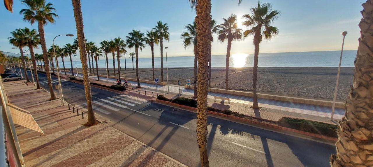 Premiere Ligne De Mer Roquetas de Mar Bagian luar foto