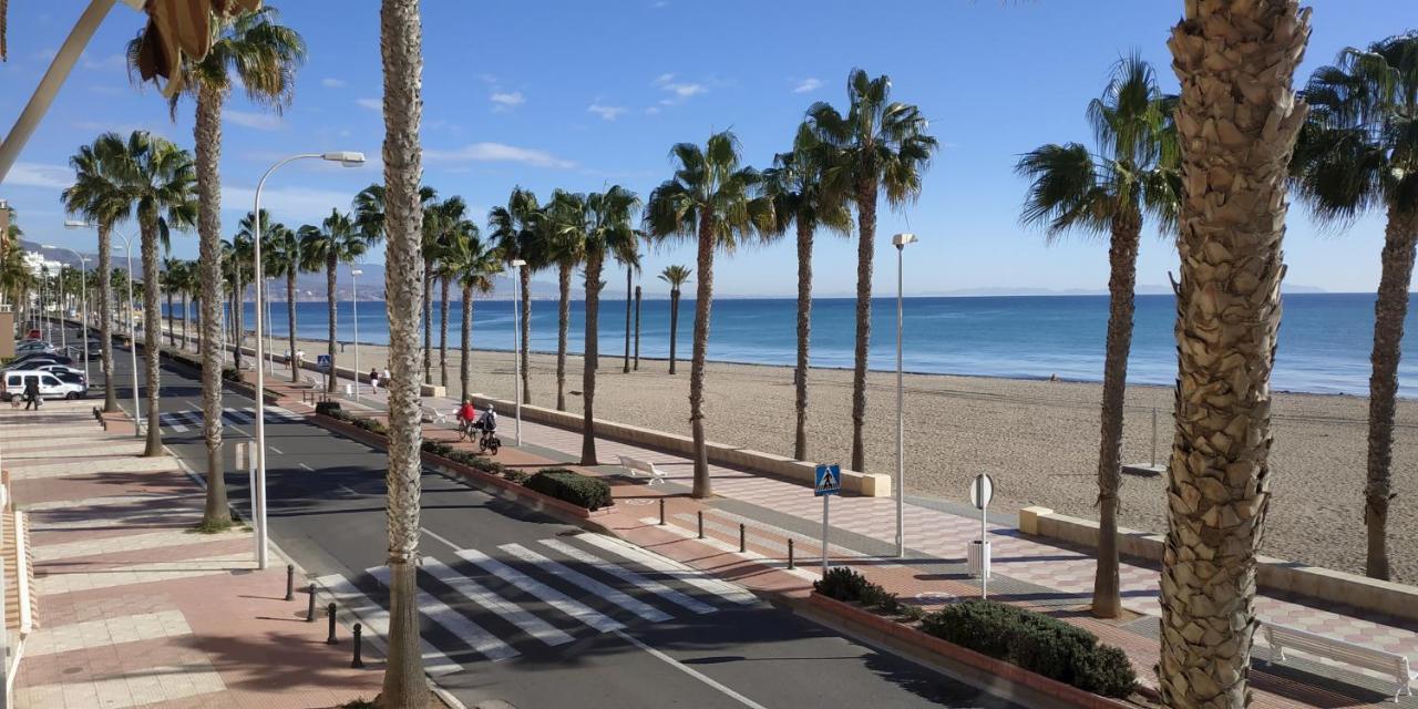 Premiere Ligne De Mer Roquetas de Mar Bagian luar foto